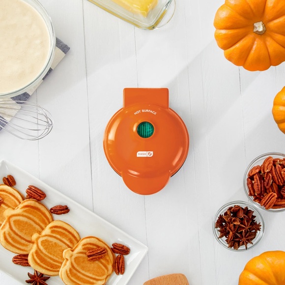DASH PUMPKIN MINI WAFFLE MAKER - Picture 5 of 6